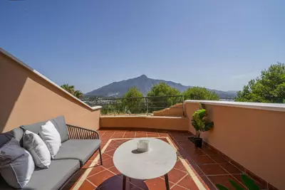 Middle Floor Apartment in Nueva Andalucía
