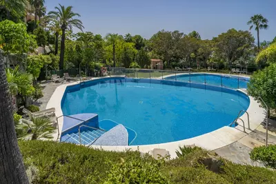 Middle Floor Apartment in Nueva Andalucía