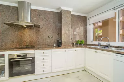 Middle Floor Apartment in Nueva Andalucía