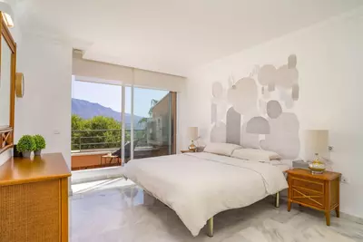 Middle Floor Apartment in Nueva Andalucía