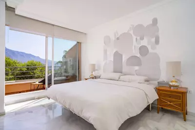 Middle Floor Apartment in Nueva Andalucía