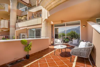 Middle Floor Apartment in Nueva Andalucía