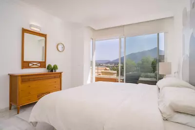 Middle Floor Apartment in Nueva Andalucía