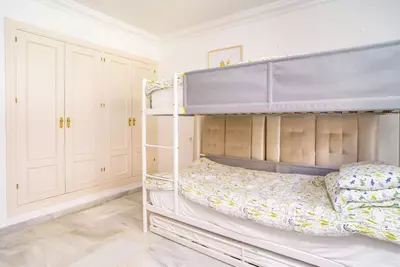 Middle Floor Apartment in Nueva Andalucía