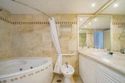 Middle Floor Apartment in Nueva Andalucía