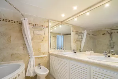 Middle Floor Apartment in Nueva Andalucía