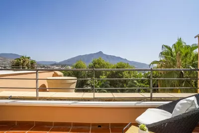 Middle Floor Apartment in Nueva Andalucía