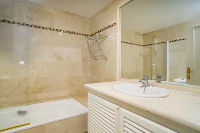 Middle Floor Apartment in Nueva Andalucía