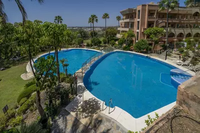 Middle Floor Apartment in Nueva Andalucía