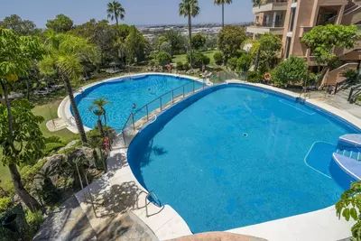 Middle Floor Apartment in Nueva Andalucía