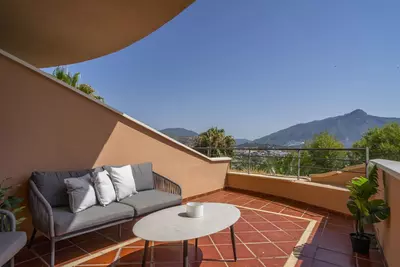 Middle Floor Apartment in Nueva Andalucía