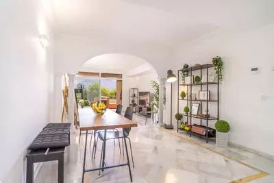 Middle Floor Apartment in Nueva Andalucía