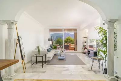 Middle Floor Apartment in Nueva Andalucía
