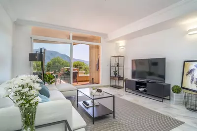Middle Floor Apartment in Nueva Andalucía