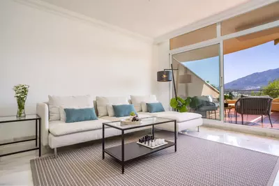 Middle Floor Apartment in Nueva Andalucía