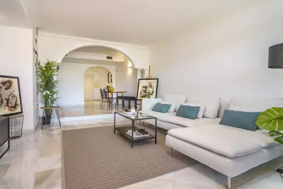 Middle Floor Apartment in Nueva Andalucía