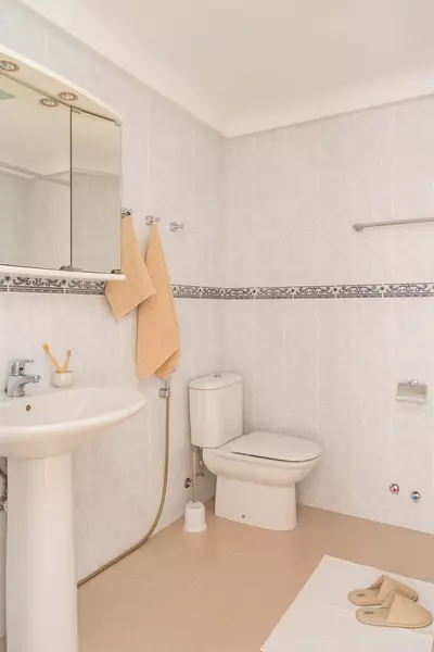 Middle Floor Apartment in Estepona