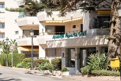 Middle Floor Apartment in Estepona