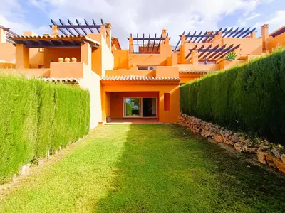 Townhouse in El Paraiso