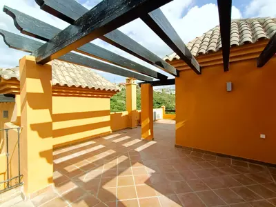 Townhouse in El Paraiso
