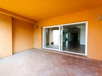 Townhouse in El Paraiso