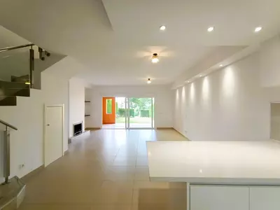 Townhouse in El Paraiso
