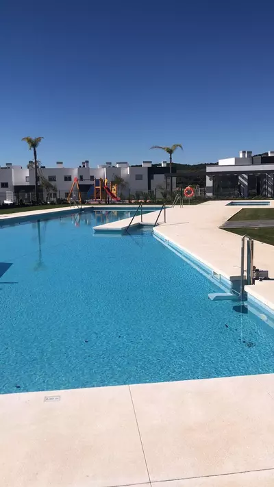 Middle Floor Apartment in Estepona