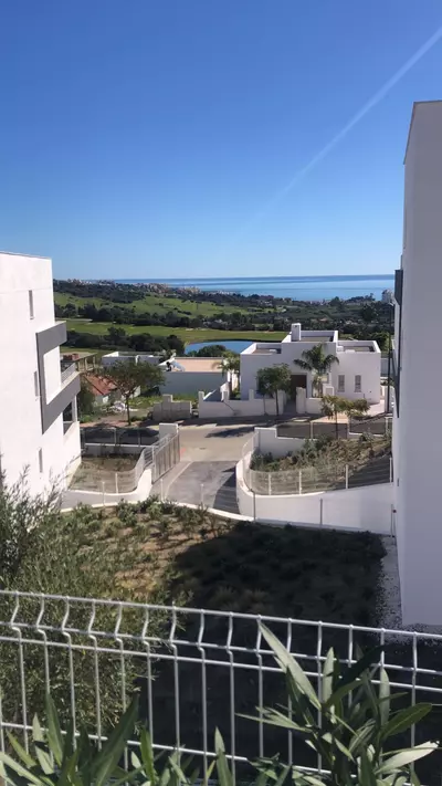 Middle Floor Apartment in Estepona