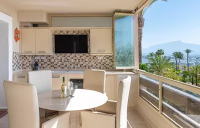 Middle Floor Apartment in El Paraiso