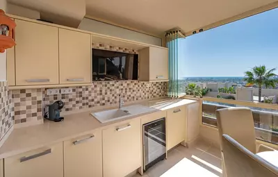 Middle Floor Apartment in El Paraiso