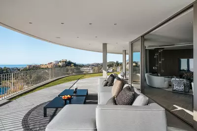 Middle Floor Apartment in Benahavís