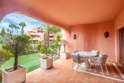 Middle Floor Apartment in Estepona