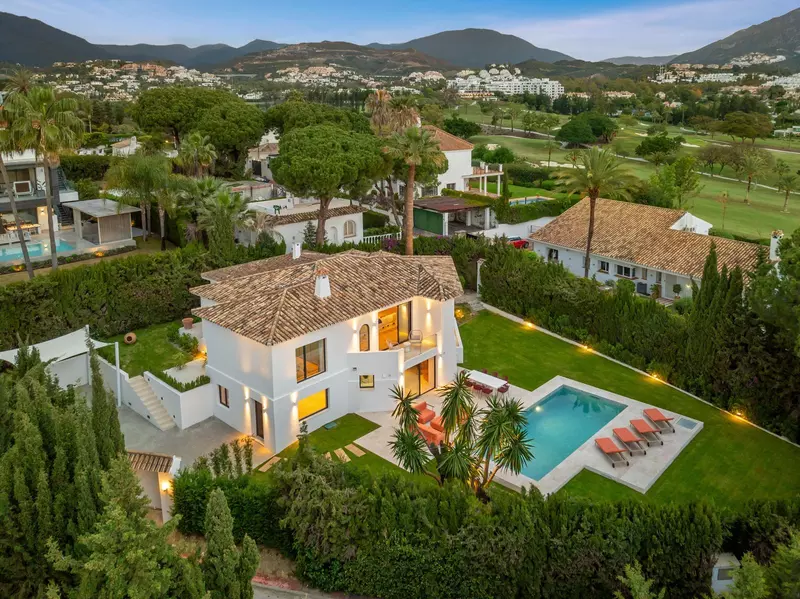 Detached Villa in Nueva Andalucía