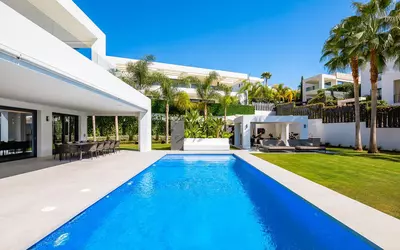 Detached Villa in Nueva Andalucía