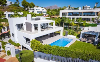 Detached Villa in Nueva Andalucía