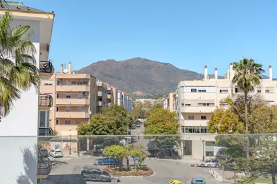 Middle Floor Apartment in Estepona