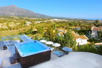 Detached Villa in Nueva Andalucía