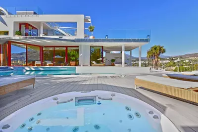 Detached Villa in Nueva Andalucía