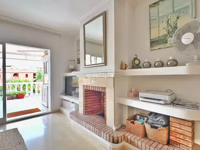 Middle Floor Apartment in Costalita