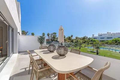 Middle Floor Apartment in Estepona