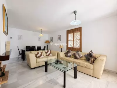 Townhouse in El Paraiso