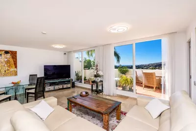 Middle Floor Apartment in Benahavís