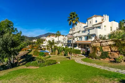 Middle Floor Apartment in Benahavís