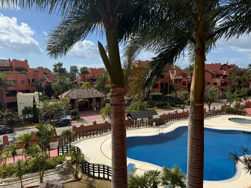 Middle Floor Apartment in Estepona