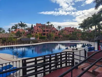 Middle Floor Apartment in Estepona