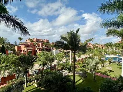 Middle Floor Apartment in Estepona