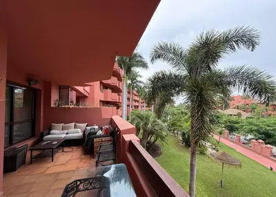 Middle Floor Apartment in Estepona