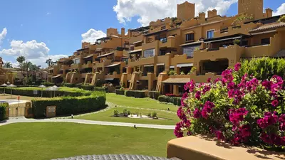 Middle Floor Apartment in Estepona