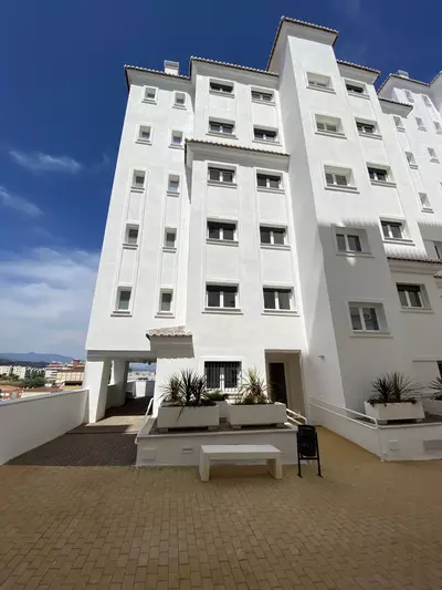 Middle Floor Apartment in Estepona