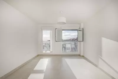 Middle Floor Apartment in Estepona